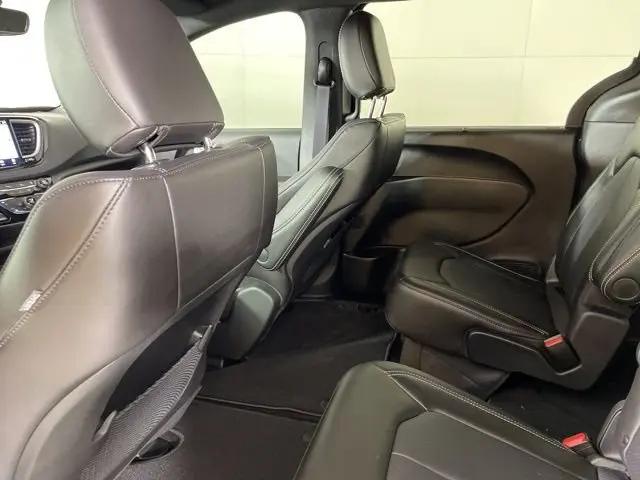 2025 Chrysler Voyager LX