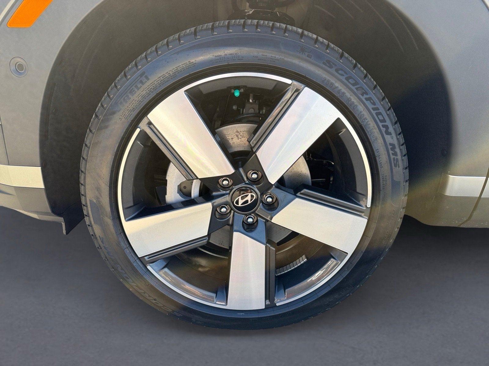 2025 Hyundai Santa Fe Limited - Photo 9