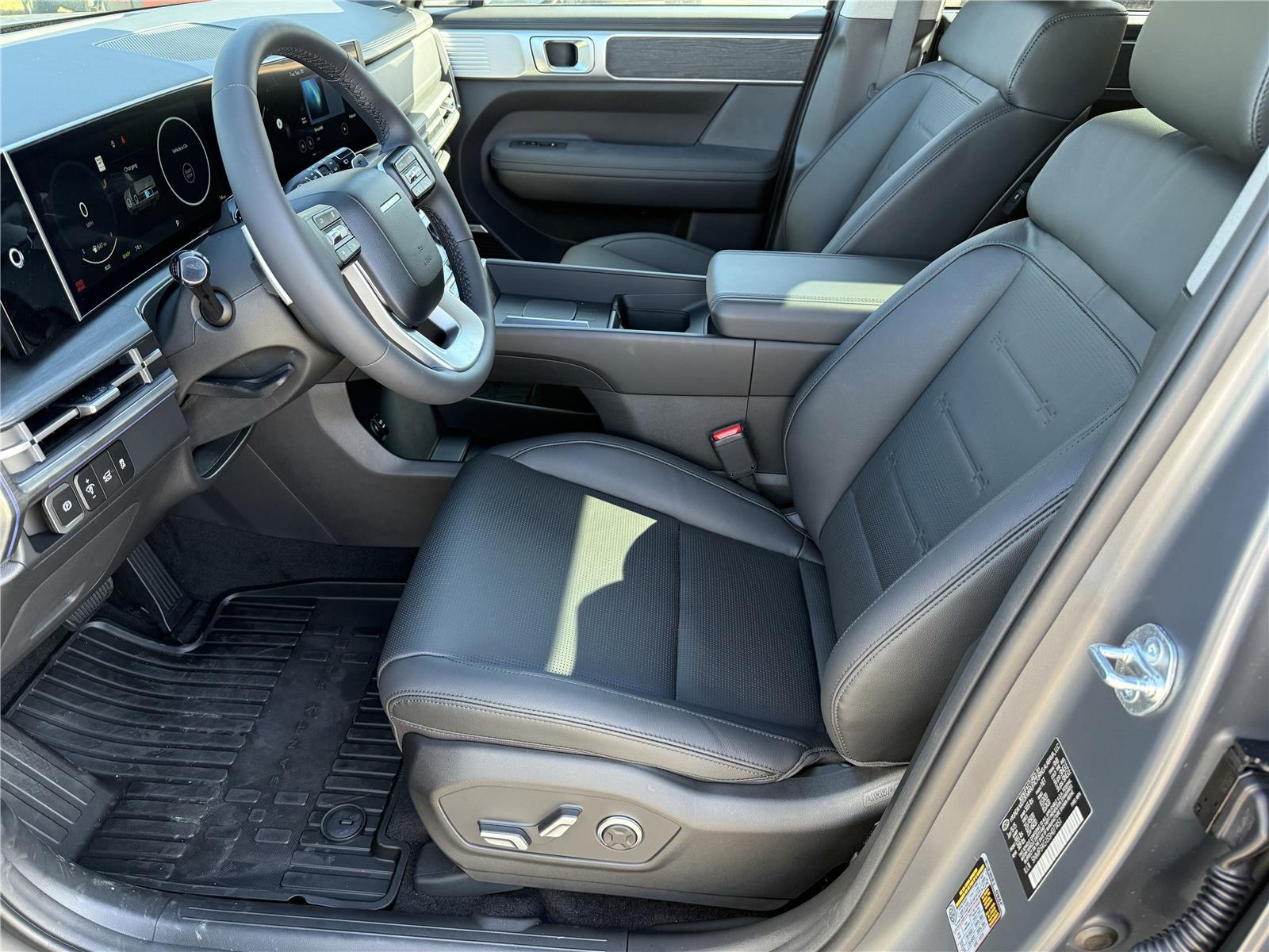 2025 Hyundai Santa Fe Limited - Photo 10