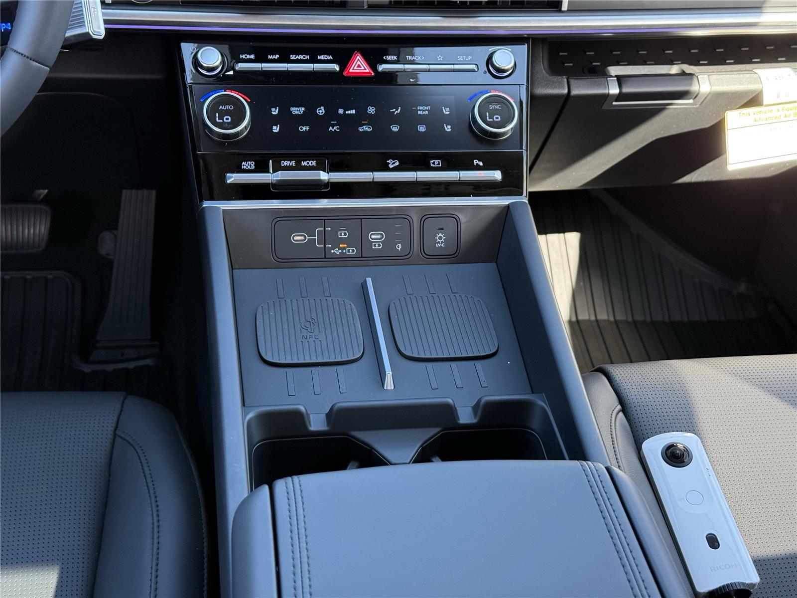 2025 Hyundai Santa Fe Limited - Photo 13