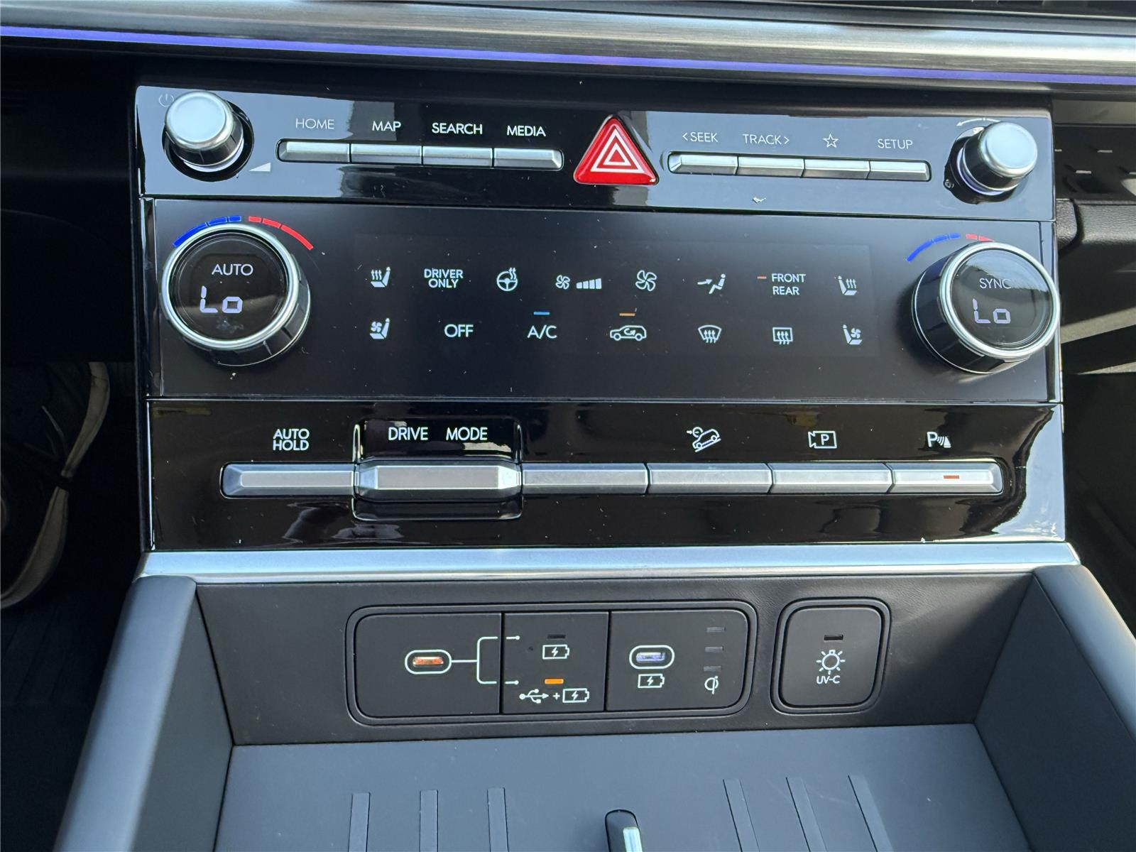 2025 Hyundai Santa Fe Limited - Photo 16