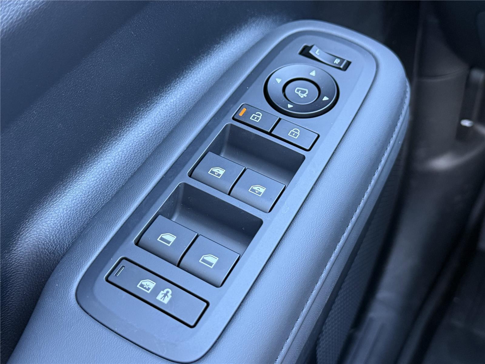 2025 Hyundai Santa Fe Limited - Photo 20