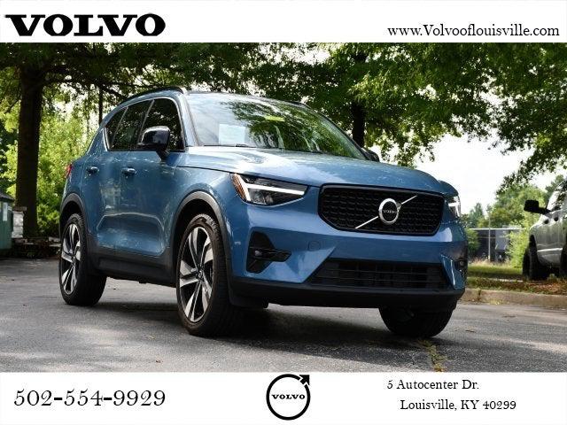 2023 Volvo XC40 B5 Plus Dark Theme