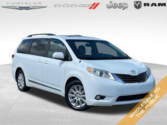 2014 Toyota Sienna XLE 7 Passenger