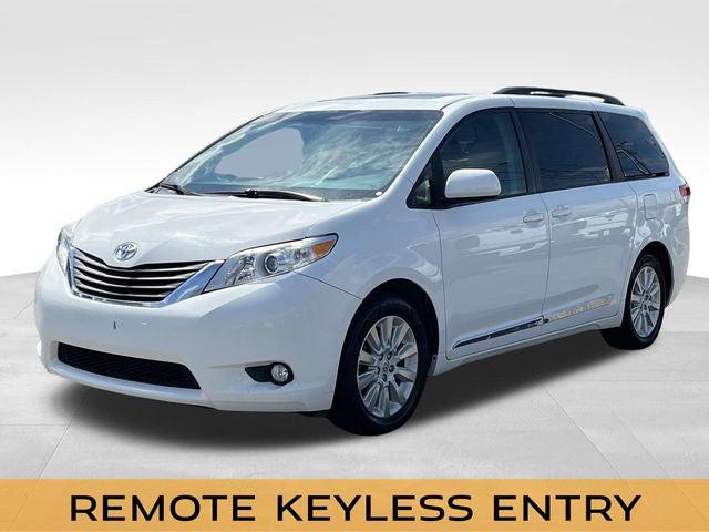 2014 Toyota Sienna XLE 7 Passenger