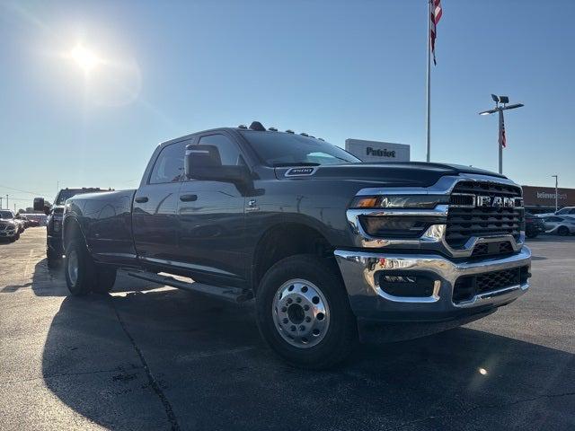 2026 RAM Ram 3500 RAM 3500 TRADESMAN CREW CAB 4X4 8 BOX