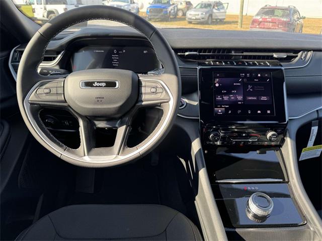2025 Jeep Grand Cherokee GRAND CHEROKEE LAREDO X 4X4