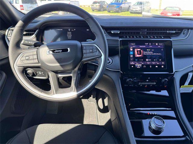 2025 Jeep Grand Cherokee GRAND CHEROKEE LAREDO X 4X4