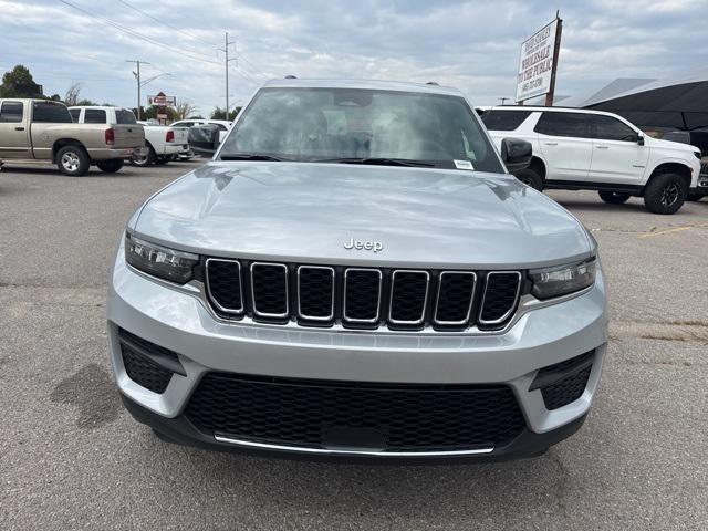 2025 Jeep Grand Cherokee GRAND CHEROKEE LAREDO 4X4