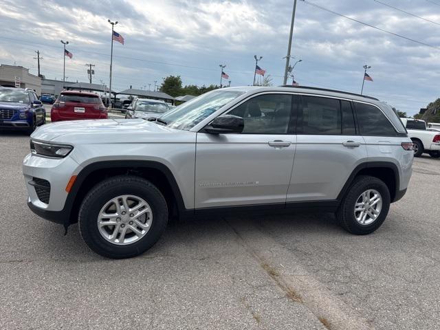 2025 Jeep Grand Cherokee GRAND CHEROKEE LAREDO 4X4