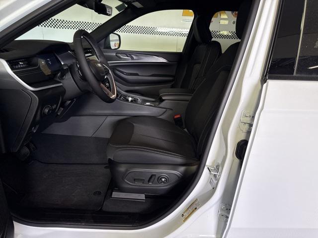 2025 Jeep Grand Cherokee GRAND CHEROKEE L LAREDO X 4X4 2025 Jeep Grand Cherokee GRAND CHEROKEE L LAREDO X 4X4