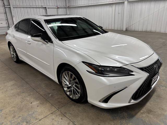 2022 Lexus ES 300h Ultra Luxury