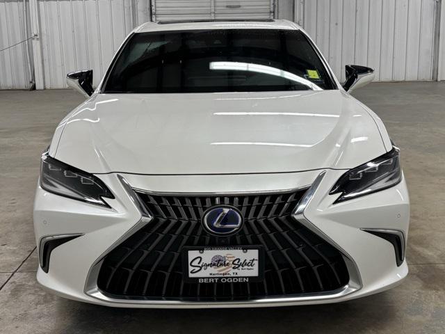 2022 Lexus ES 300h Ultra Luxury