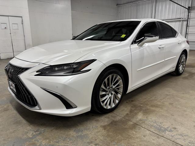 2022 Lexus ES 300h Ultra Luxury