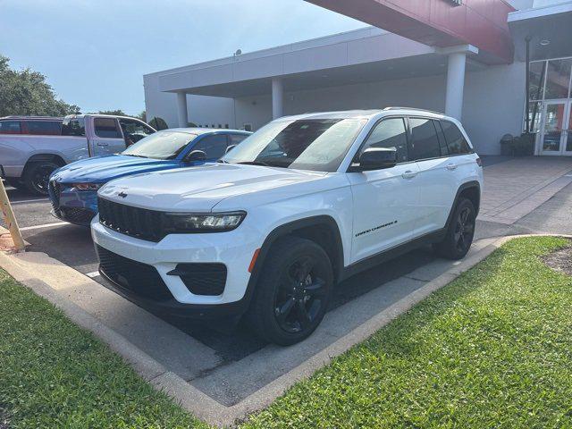 2023 Jeep Grand Cherokee Altitude 4x2