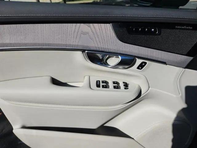 2026 Volvo XC90 Ultra Dark Theme, B6 AWD Gas (mild hybrid), Gasoline, 7 Seats