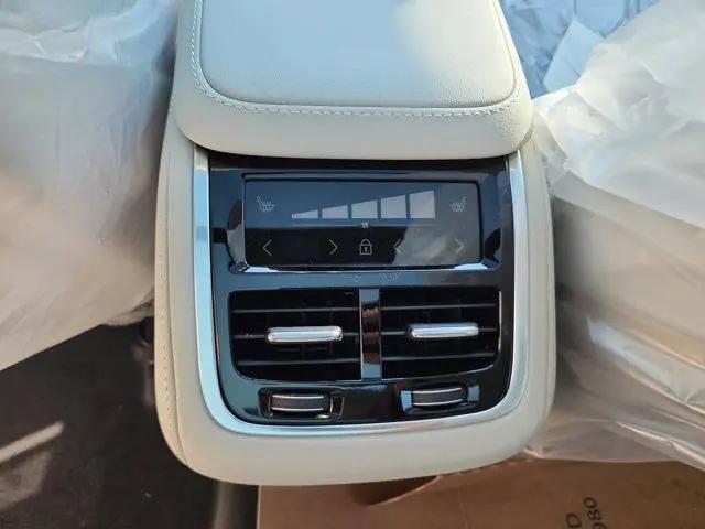 2026 Volvo XC90 Ultra Dark Theme, B6 AWD Gas (mild hybrid), Gasoline, 7 Seats