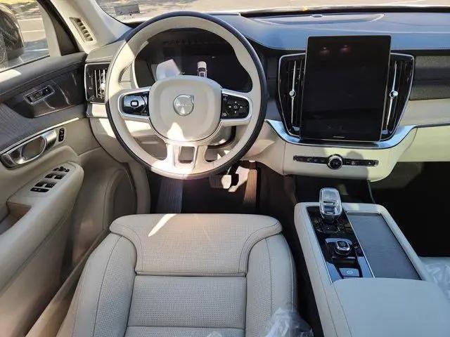 2026 Volvo XC90 Ultra Dark Theme, B6 AWD Gas (mild hybrid), Gasoline, 7 Seats