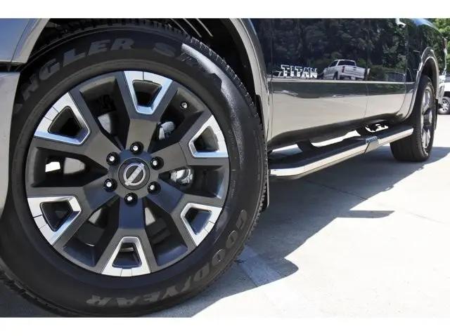2024 Nissan Titan Crew Cab Platinum Reserve 4x2