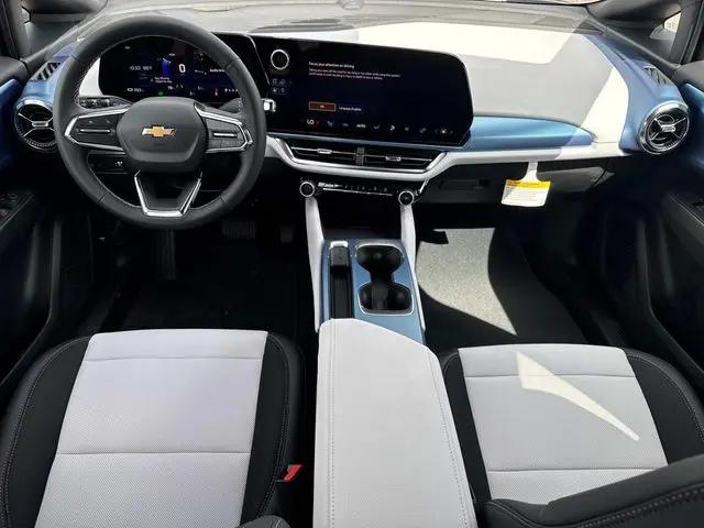 2025 Chevrolet Equinox LT 2