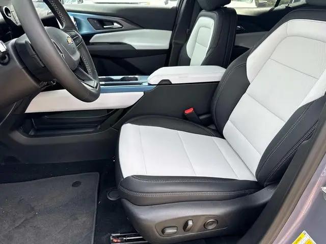 2025 Chevrolet Equinox LT 2