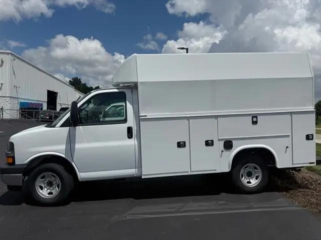 2025 Chevrolet Express Cutaway Work Van