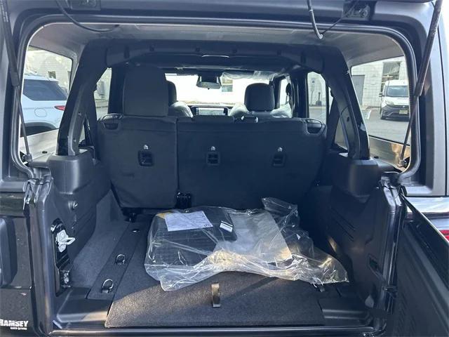 2025 Jeep Wrangler 4-Door Summit 4x4
