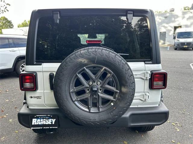2025 Jeep Wrangler 4-Door Summit 4x4