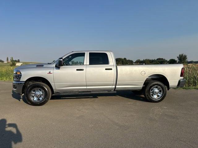 2026 RAM Ram 3500 RAM 3500 TRADESMAN CREW CAB 4X4 8 BOX