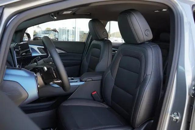 2025 Chevrolet Equinox LT 2