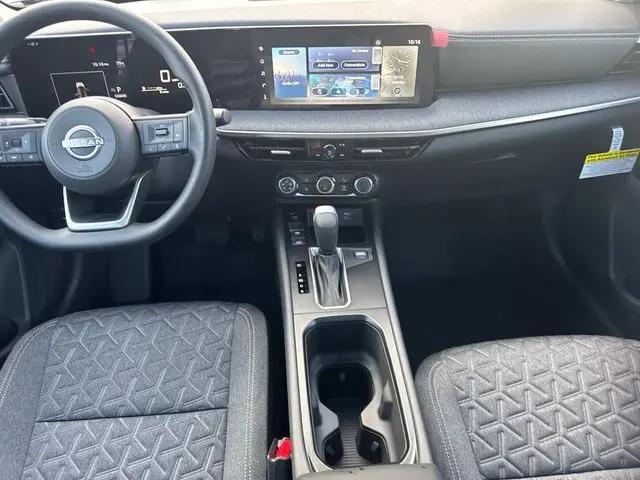 2025 Nissan Kicks SV FWD