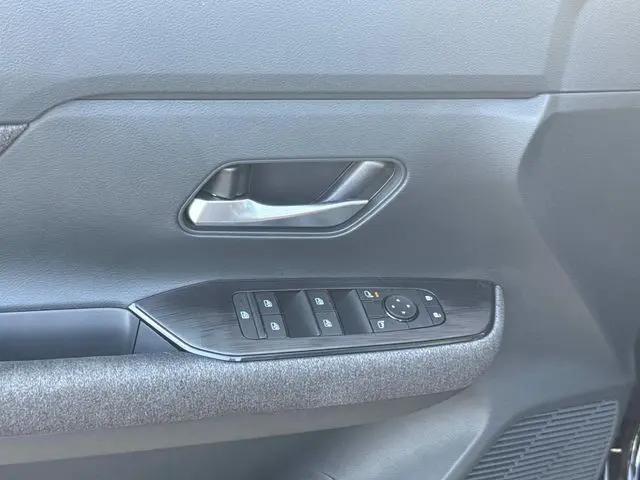 2025 Nissan Kicks SV FWD