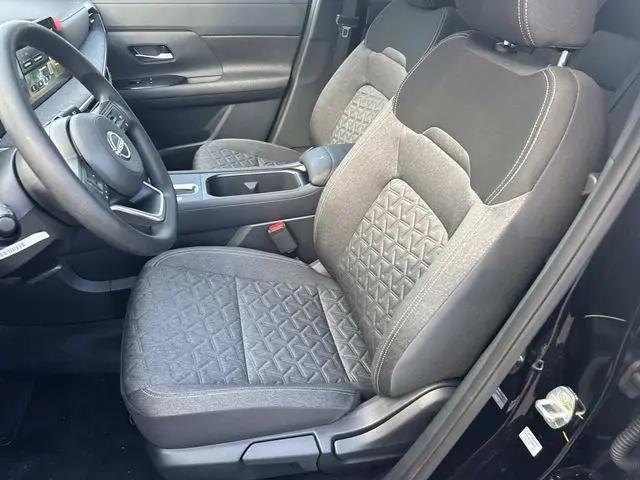 2025 Nissan Kicks SV FWD