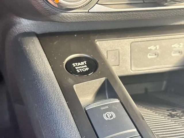 2025 Nissan Kicks SV FWD