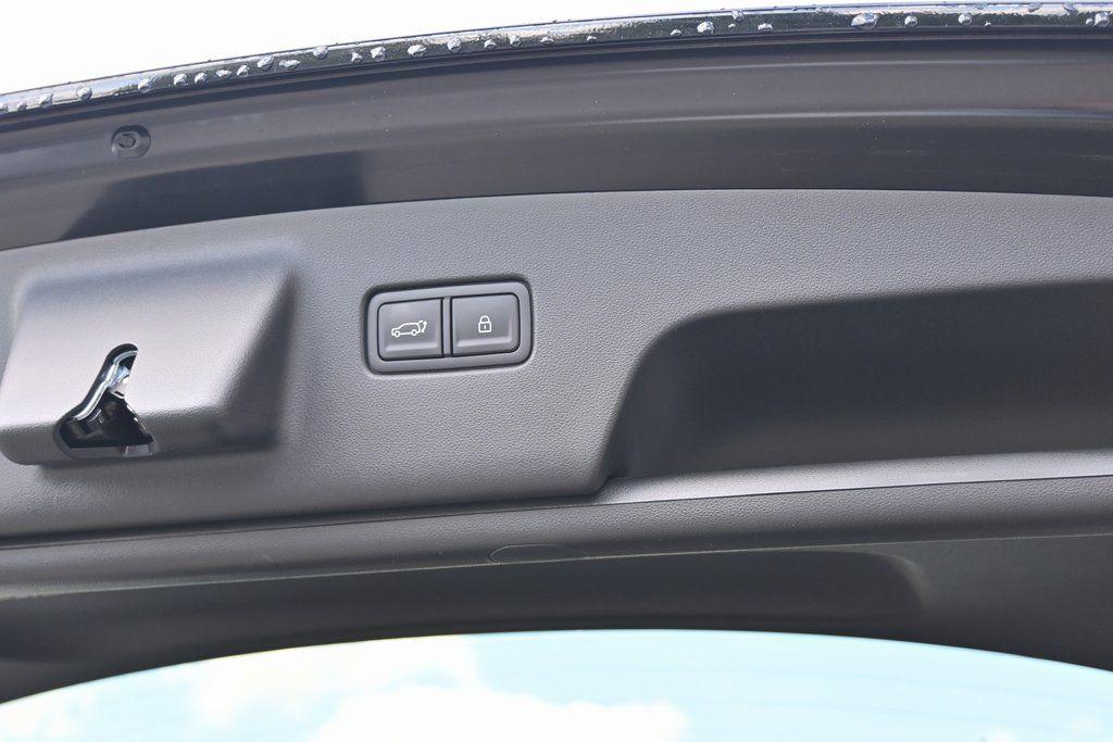 2026 Hyundai Palisade Limited - Photo 9
