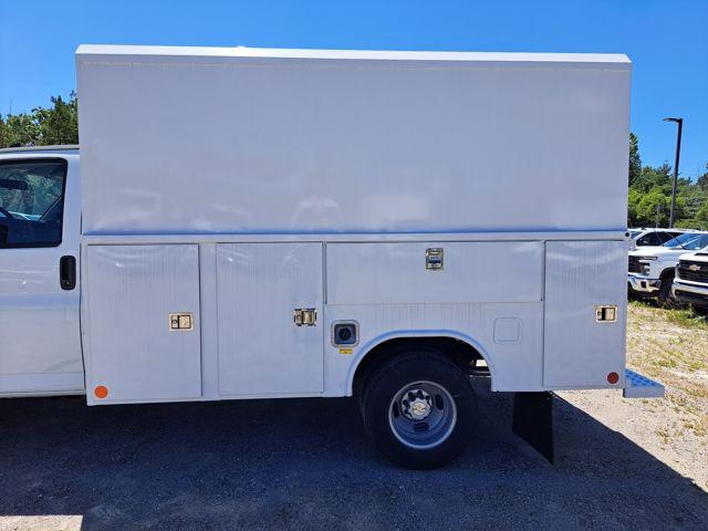 2025 Chevrolet Express Cutaway Work Van