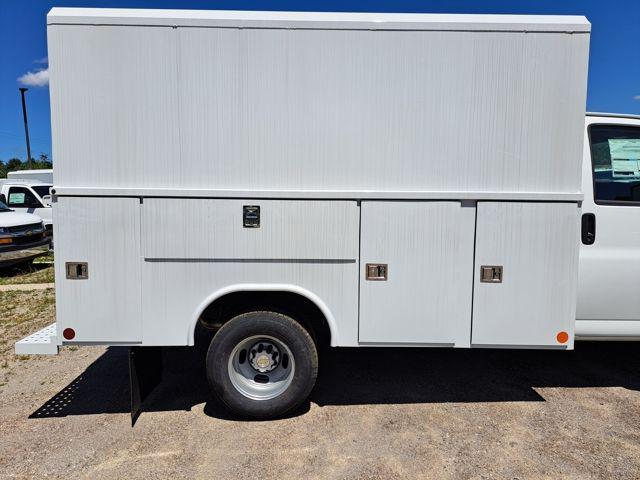 2025 Chevrolet Express Cutaway Work Van