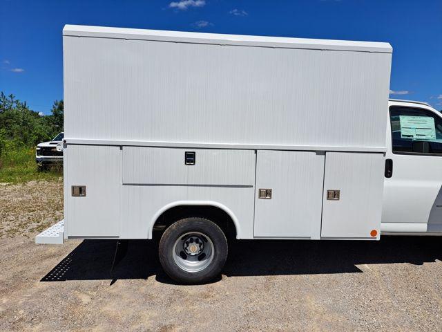 2025 Chevrolet Express Cutaway Work Van