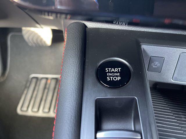 2025 Nissan Kicks SR FWD