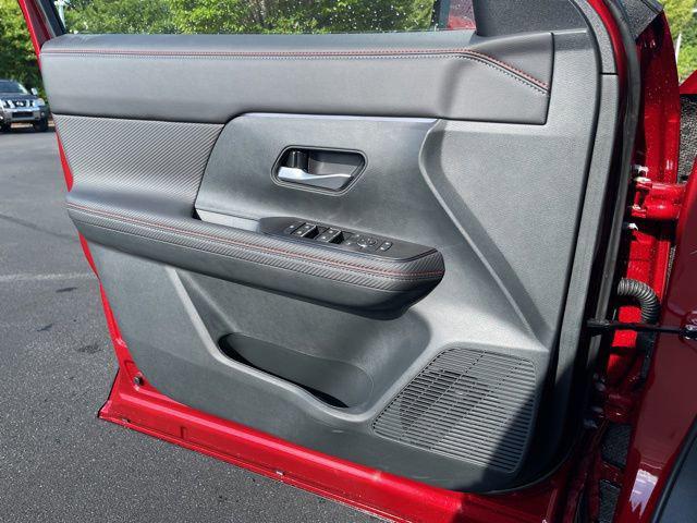 2025 Nissan Kicks SR FWD