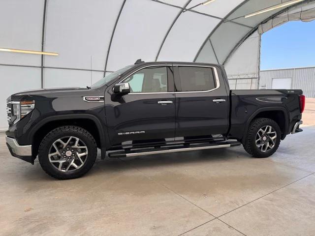 2022 GMC Sierra 1500 4WD Crew Cab Short Box SLT