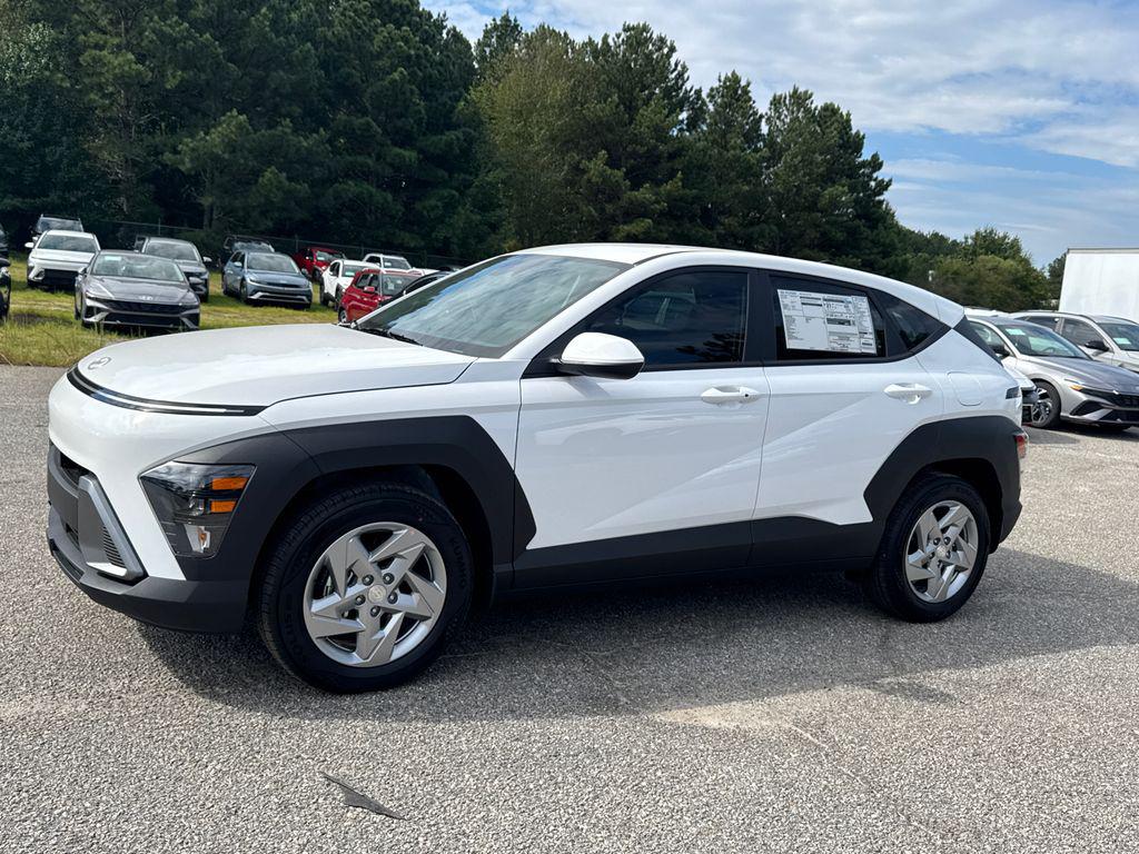 2026 Hyundai Kona SE photo 2