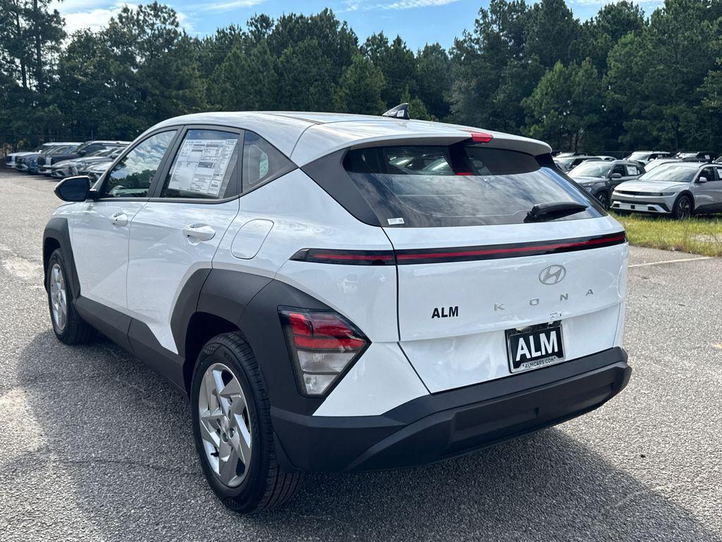 2026 Hyundai Kona SE photo 3