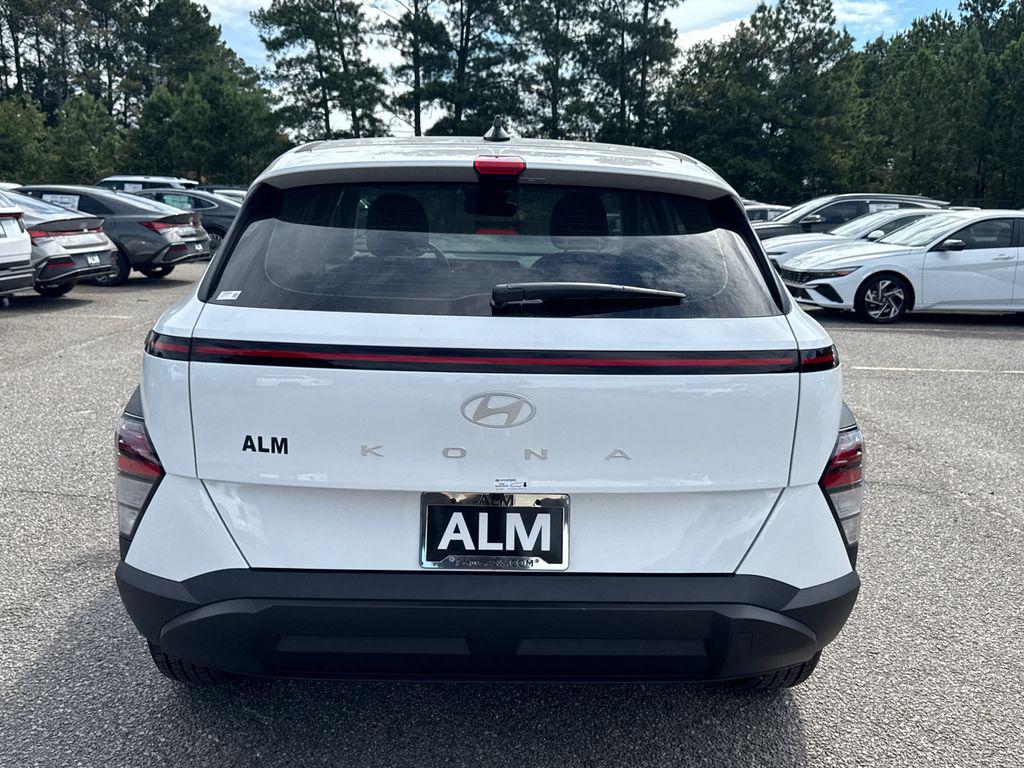 2026 Hyundai Kona SE photo 4