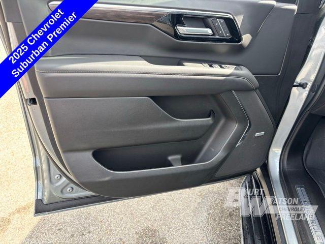 2025 Chevrolet Suburban 4WD Premier
