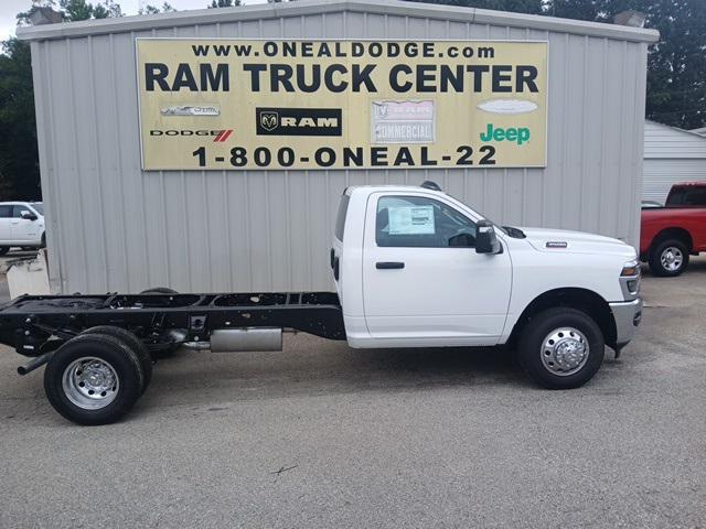 2026 RAM Ram 3500 Chassis Cab RAM 3500 TRADESMAN CHASSIS REGULAR CAB 4X4 84 CA 2026 RAM Ram 3500 Chassis Cab RAM 3500 TRADESMAN CHASSIS REGULAR CAB 4X4 84 CA