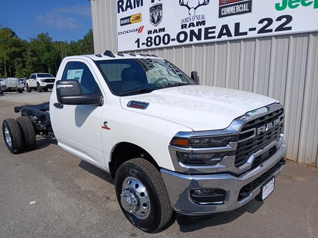 2026 RAM Ram 3500 Chassis Cab RAM 3500 TRADESMAN CHASSIS REGULAR CAB 4X4 84 CA 2026 RAM Ram 3500 Chassis Cab RAM 3500 TRADESMAN CHASSIS REGULAR CAB 4X4 84 CA