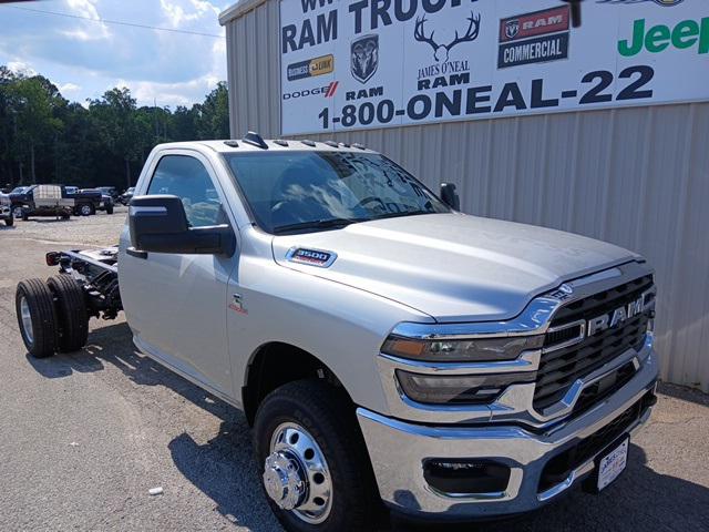 2026 RAM Ram 3500 Chassis Cab RAM 3500 TRADESMAN CHASSIS REGULAR CAB 4X4 84 CA 2026 RAM Ram 3500 Chassis Cab RAM 3500 TRADESMAN CHASSIS REGULAR CAB 4X4 84 CA