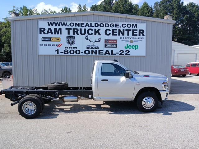 2026 RAM Ram 3500 Chassis Cab RAM 3500 TRADESMAN CHASSIS REGULAR CAB 4X4 84 CA 2026 RAM Ram 3500 Chassis Cab RAM 3500 TRADESMAN CHASSIS REGULAR CAB 4X4 84 CA