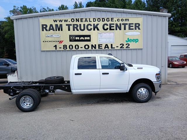 2026 RAM Ram 3500 Chassis Cab RAM 3500 TRADESMAN CREW CAB CHASSIS 4X4 60 CA 2026 RAM Ram 3500 Chassis Cab RAM 3500 TRADESMAN CREW CAB CHASSIS 4X4 60 CA